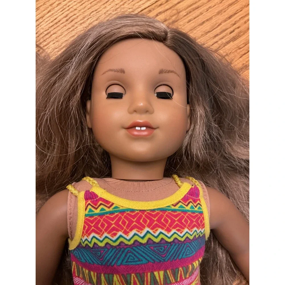 American Girl Lea Clark doll in outfit w/ Backpack Caring case, drink, camera